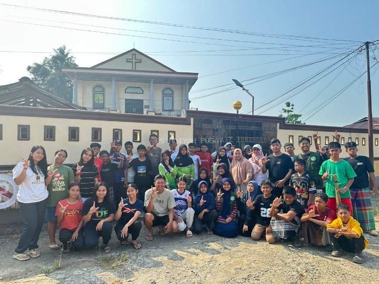 Posko XV MTs As'adiyah Malili Gelar Baksos Moderasi Beragama, Rangkul Umat Kristen Protestan dalam Aksi Gotong Royong