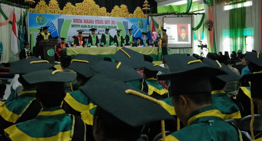 IAI As'adiyah Wisuda 68 Sarjana