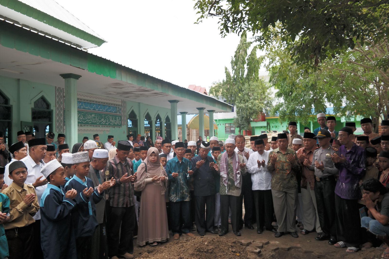 Santri Membludak, Masjid Al-Ikhlas Dirombak