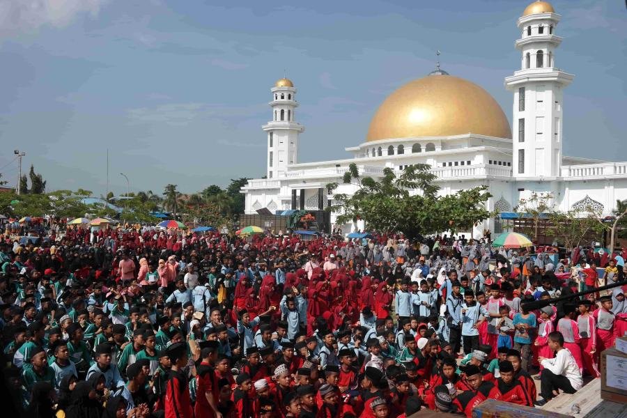 Ribuan Santri Tumpah Ruah di Lapmer