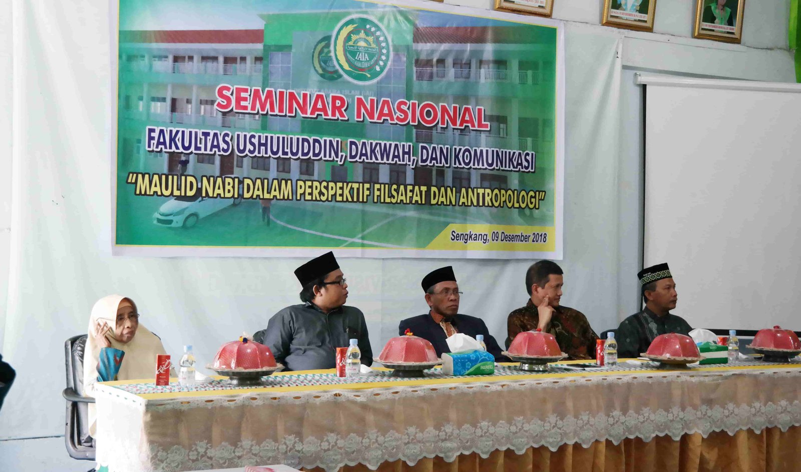 Gurutta Ibu Aminah Membuka Seminar Nasional Secara Resmi