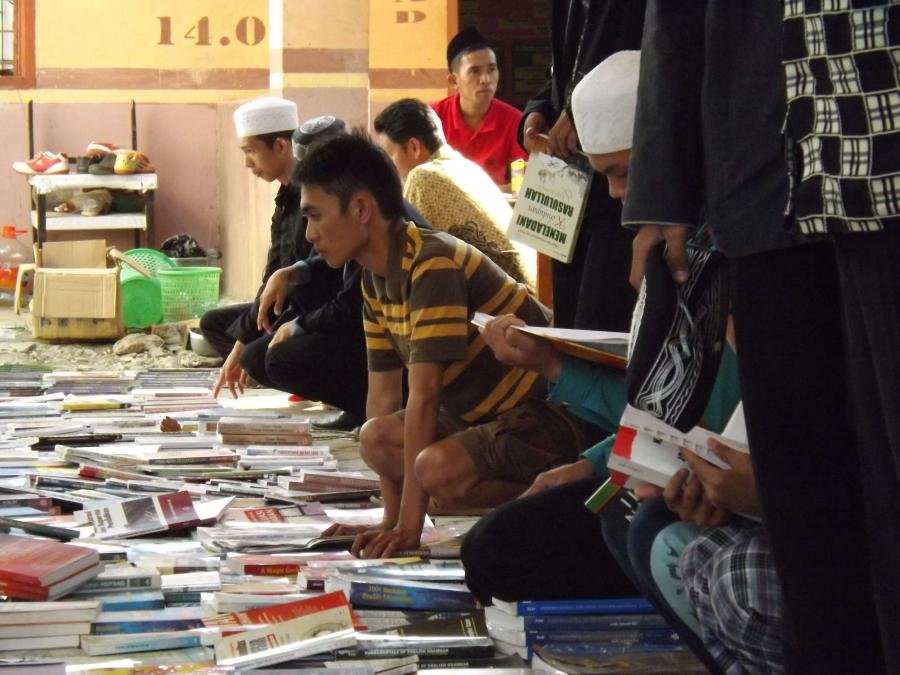 Selamatkan Buku di Tengah Era Digital