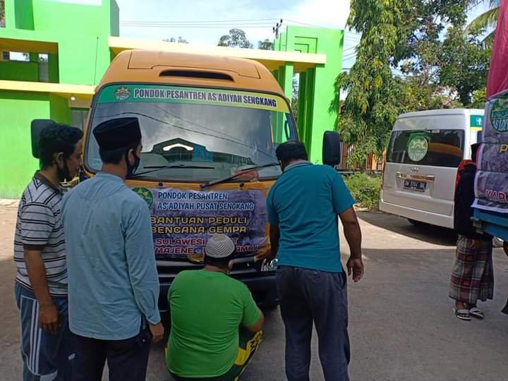 PP Pontren As'adiyah Bawa Bantuan Logistik Ke Sulbar