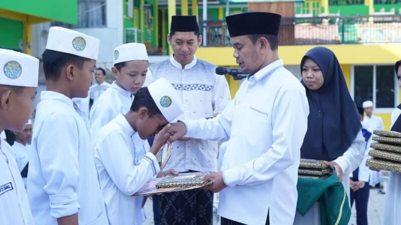 Upacara Bendera MTs As'adiyah Putra Sengkang Menjadi Wadah Kegiatan Pengembangan Diri dan Penghargaan Santri