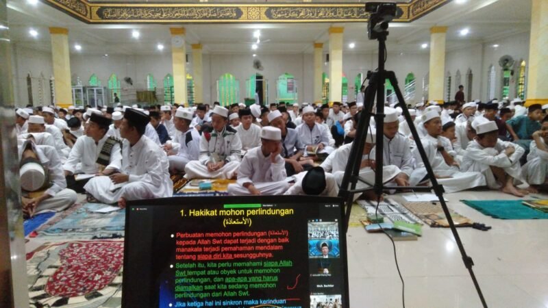 Mengkaji Lafadz Ta'awwudz : Pengajian Khusus di Pondok Pesantren As'adiyah dan Al-Ikhlas Bersama AG. Prof. Dr. KH. Nasaruddin Umar, MA