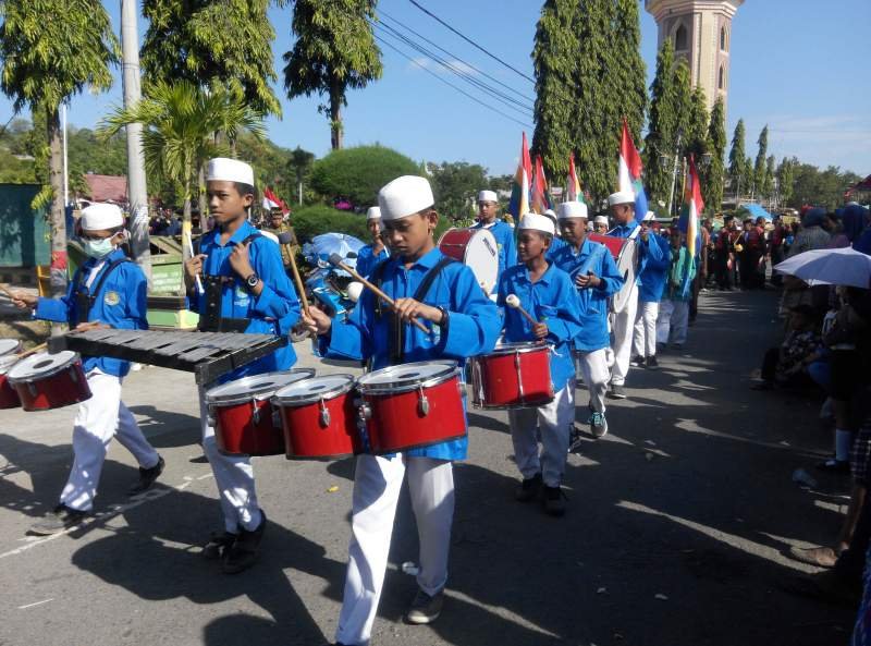 Menyambut HUT RI Ke 70  Santri Meriahkan Pawai Karnaval