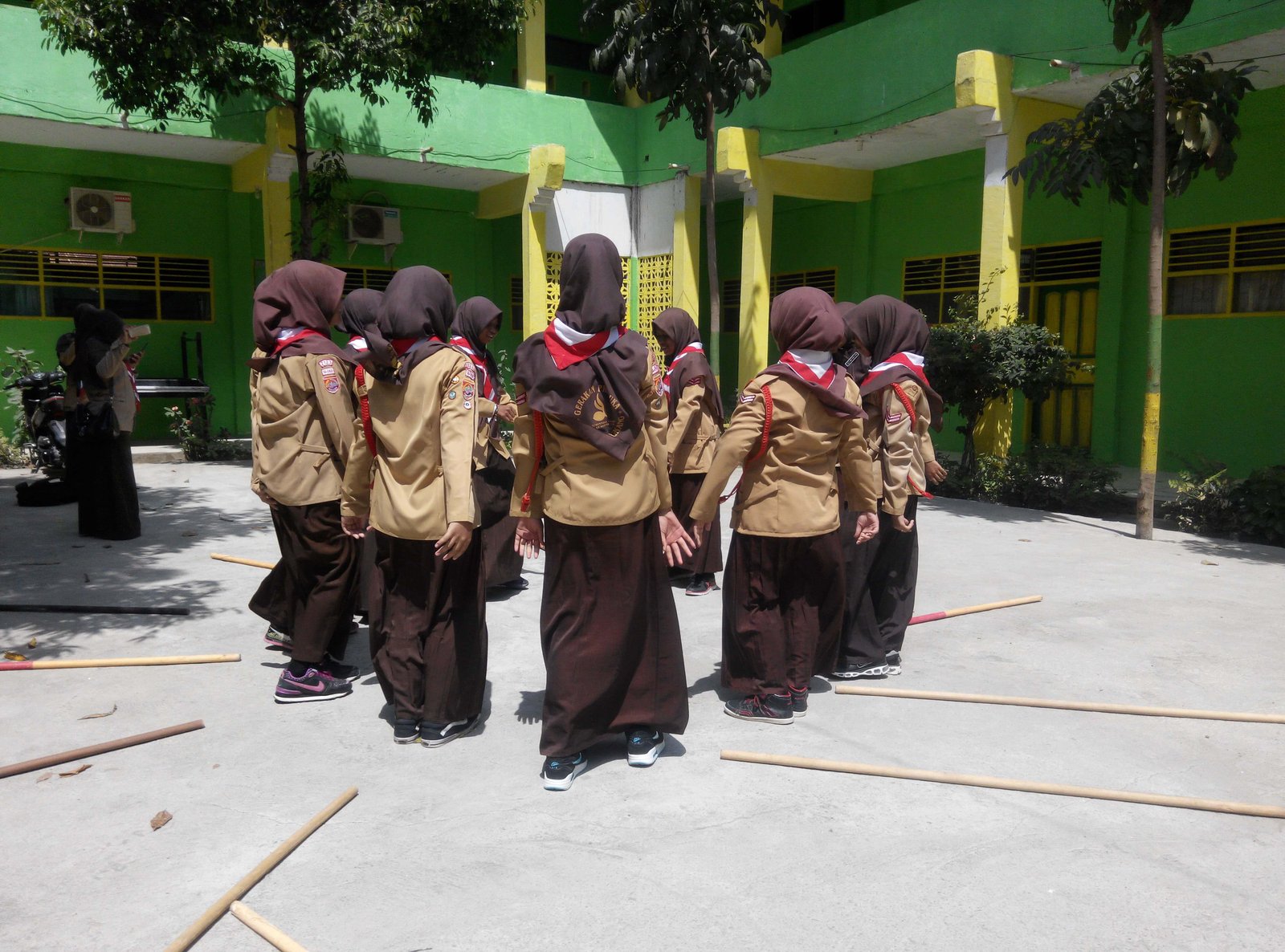 Peringati HUT Pramuka Ke-54 Santri As'adiyah Gelar Upacara