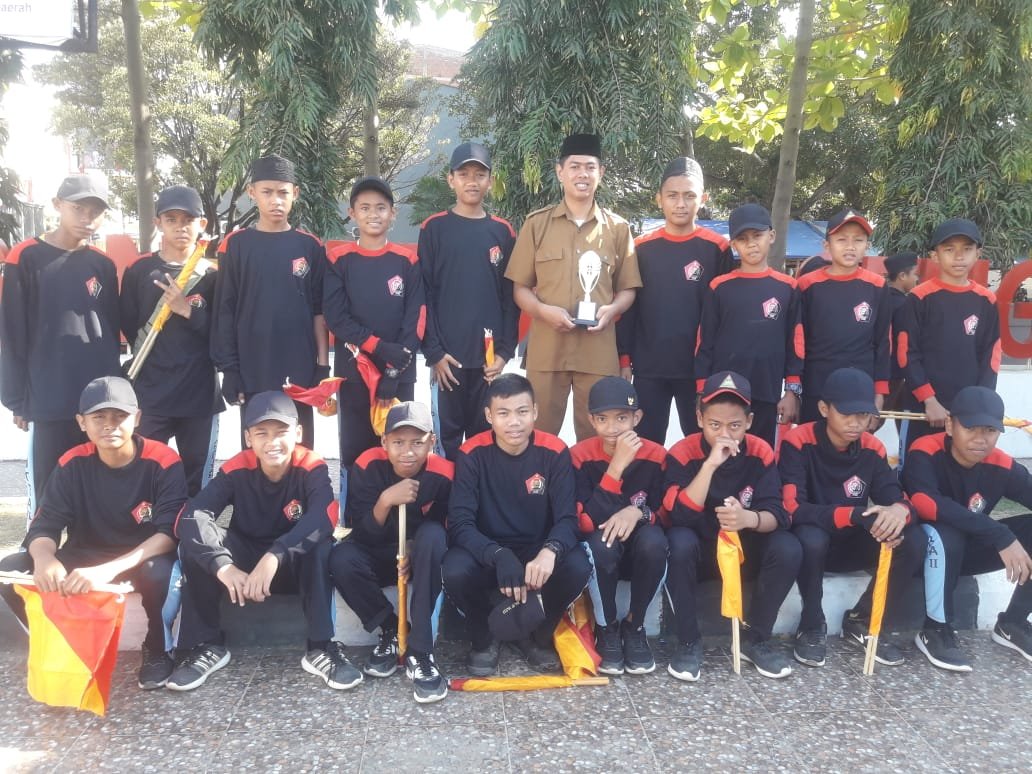 Peserta gerak Jalan MTs. As'adiyah Raih Juara