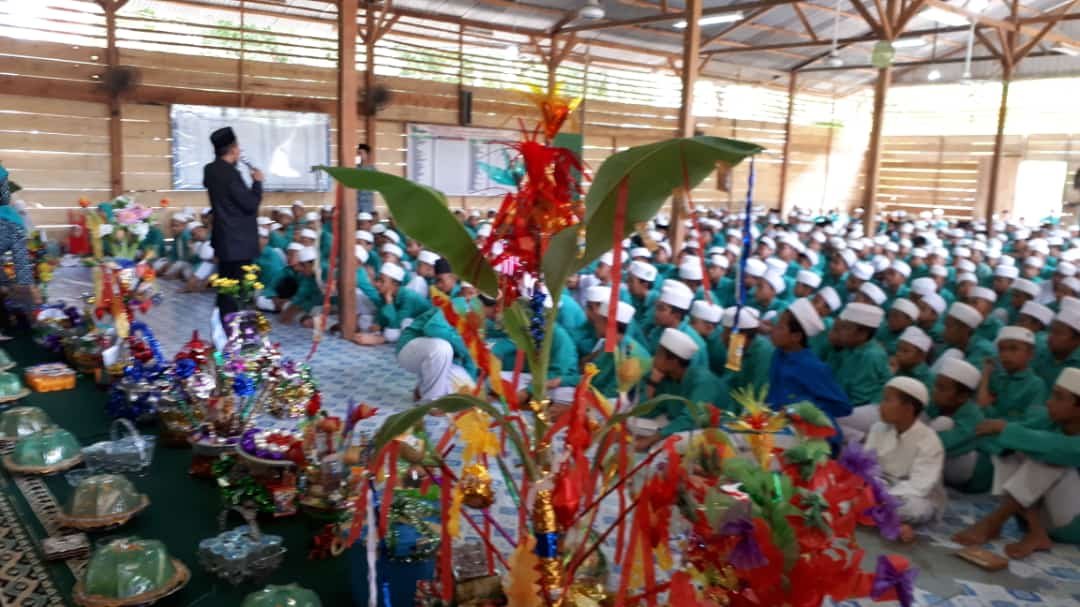 MTs II Peringati Maulid di Rangkaikan Pengumuman Santri Berprestasi