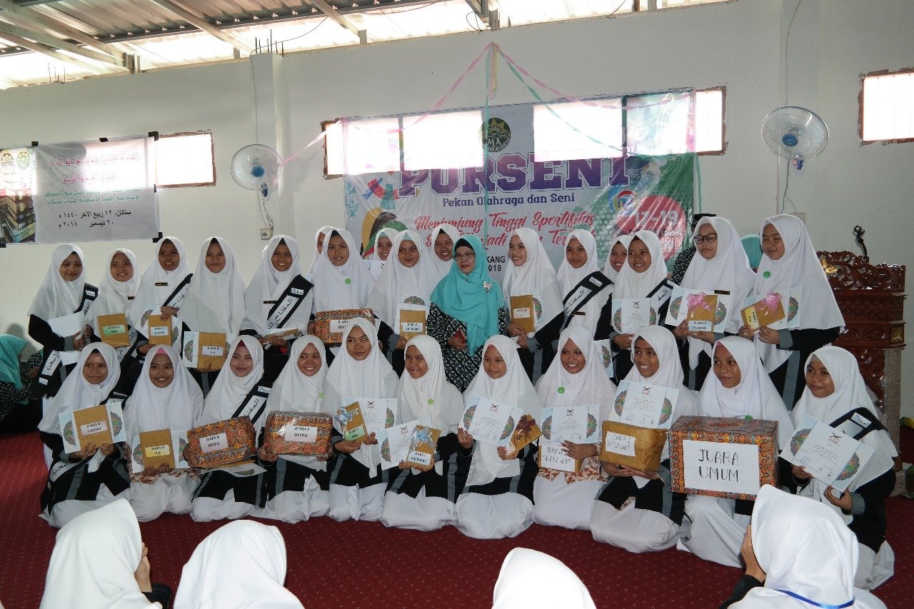 Penutupan Porseni Madrasah Aliyah Puteri Berlangsung Meriah