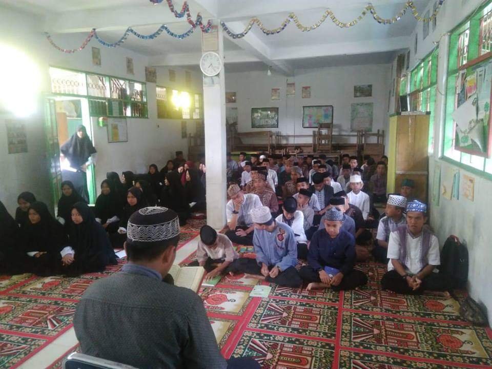 MTs As'adiyah No 49 dan Madrasah Aliyah 25 As'adiyah Bolaaserae Menggelar Perkampungan Bahasa Arab