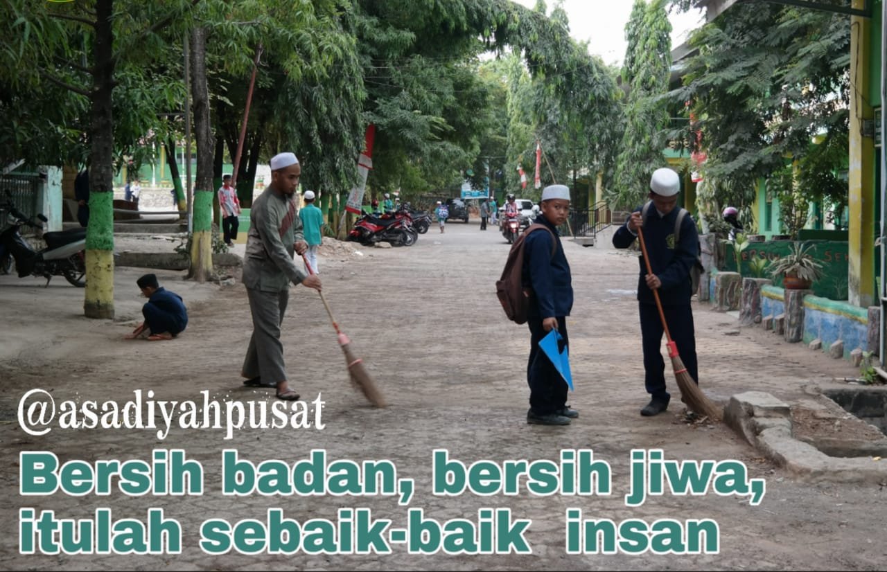 Hari Pertama Masuk Sekolah, Santri Bersih Bersih