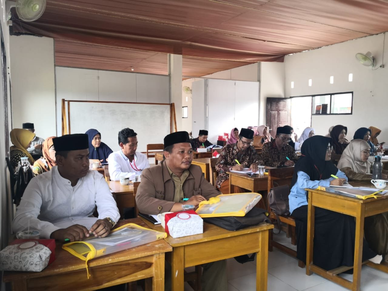 Pelatihan Karya Tulis Ilmiyah, Kepala Kantor Kemenag Wajo Hadir Bawakan Materi