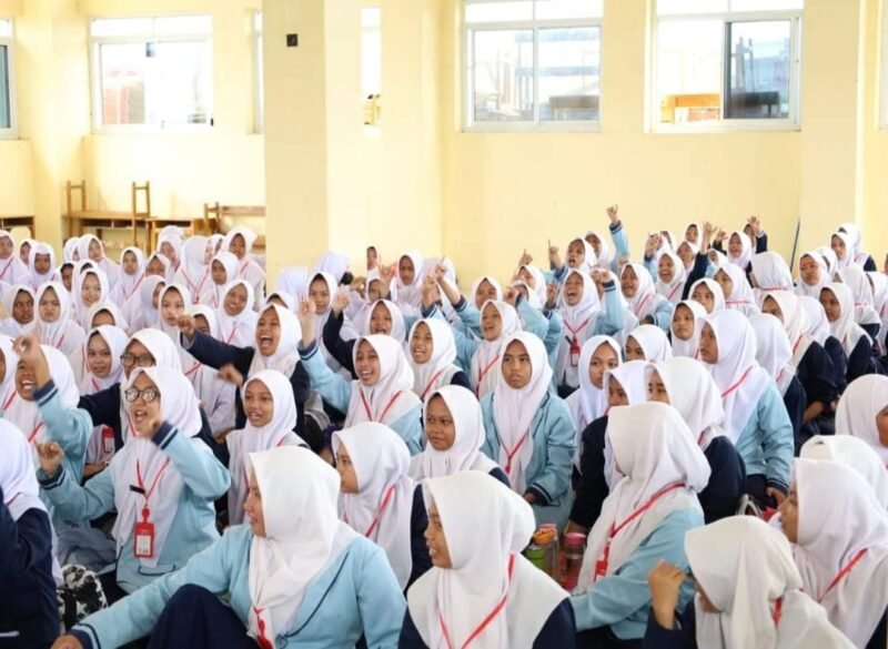 English Camp ke-11 MTs As'adiyah Putri Sengkang: Menyulam Persahabatan dan Mengangkat Semangat Internasional