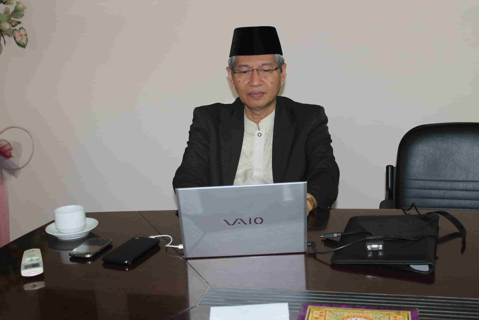 Peringatan Maulid Nanti, Insya Allah Dr.KH. Darwis Hude, MA  Diupayakan Hadir