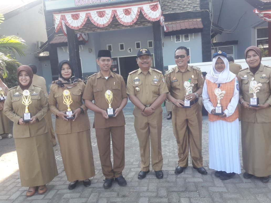 PPL IAI Beri Cendramata Kepada Kakankemenag Wajo