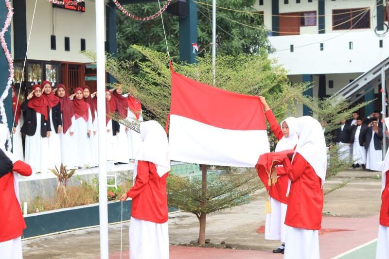 Pondok Pesantren As’adiyah Gelar Upacara HUT ke-80 Kemerdekaan RI di Kampus II dan III