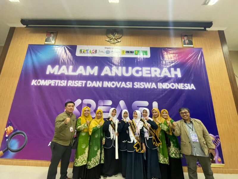 Prestasi Membanggakan MTs As'adiyah Putri : Menapaki Puncak Kejayaan Riset dan Inovasi dalam KREASI 2023