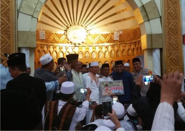 Pengurus Masjid Raya Dapat Hadia Umrah