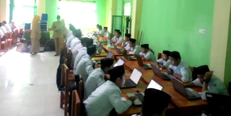 Hadapi UNBK Santri As'adiyah Gelar Simulasi Ujian Berbasis Komputer