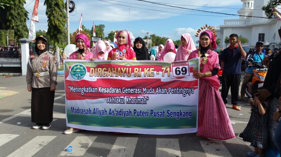 Ratusan Santri Ramaikan Karanaval